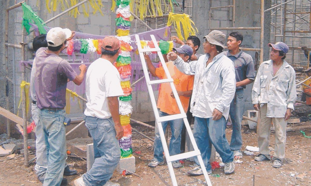 Por qué se celebra el Día del Albañil el 3 de mayo en Guatemala